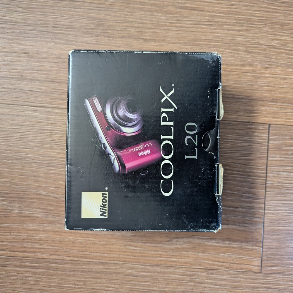 Nikon COOLPIX L20 Digital Camera - Red